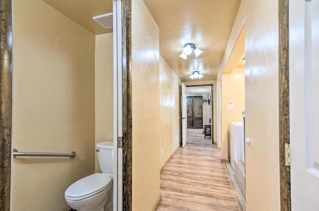 Cozy Home With Canyon Views 2 Mi To Grand Staircase Henrieville Eksteriør bilde