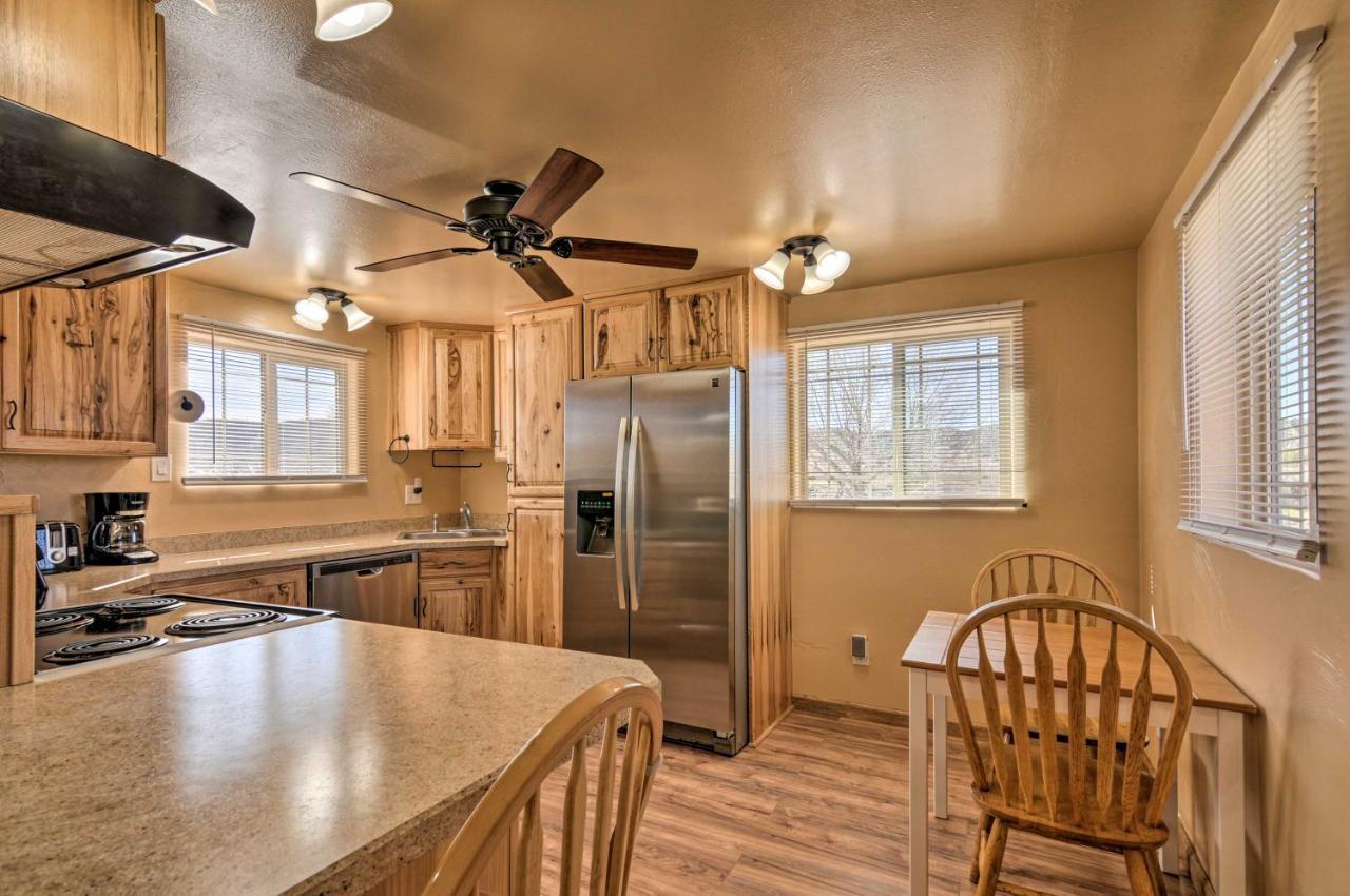 Cozy Home With Canyon Views 2 Mi To Grand Staircase Henrieville Eksteriør bilde